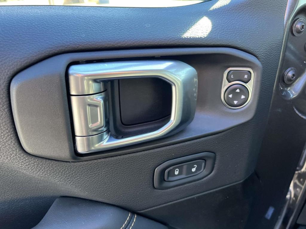 new 2025 Jeep Gladiator car, priced at $42,112