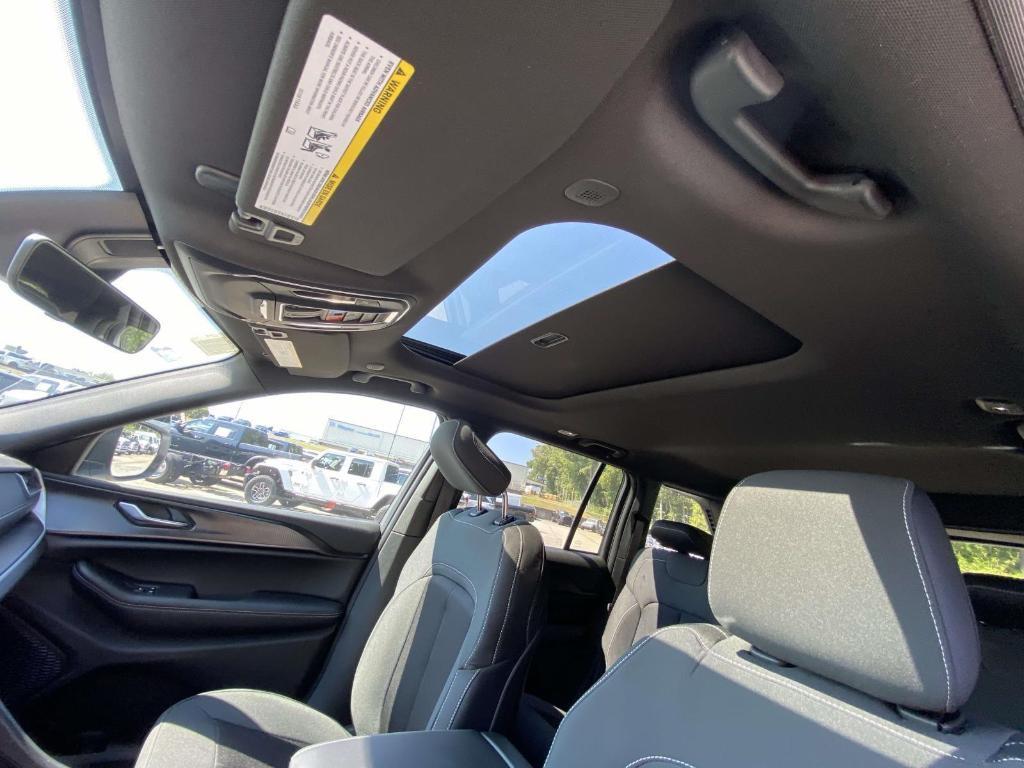 new 2025 Jeep Grand Cherokee car, priced at $38,463