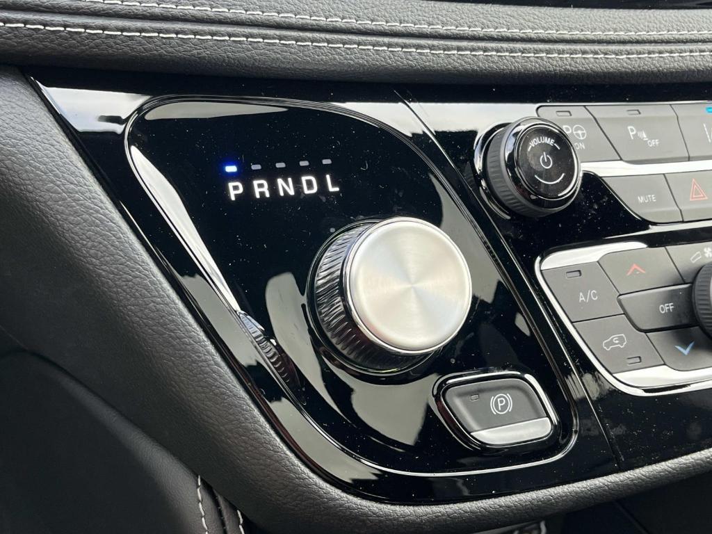 new 2025 Chrysler Pacifica Hybrid car, priced at $56,468