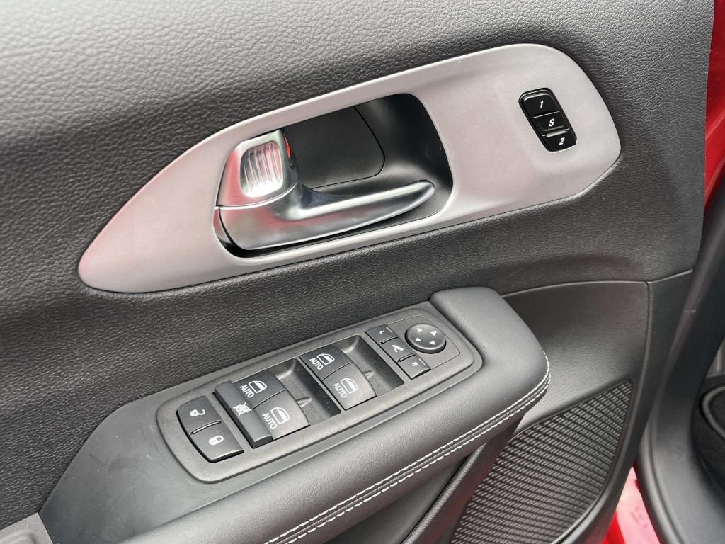 new 2025 Chrysler Pacifica Hybrid car, priced at $56,468