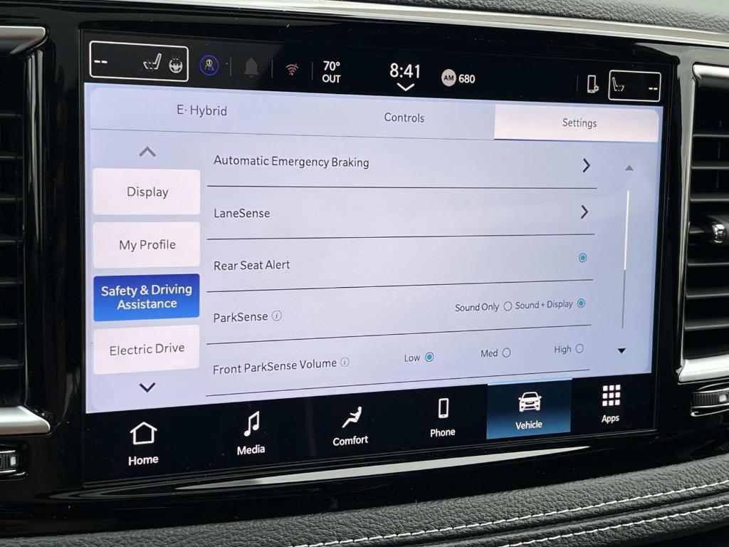 new 2025 Chrysler Pacifica Hybrid car, priced at $56,468