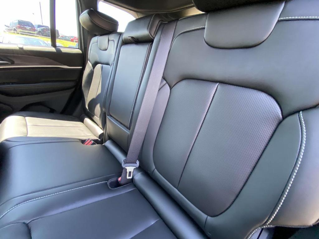 new 2025 Jeep Grand Cherokee car, priced at $45,515