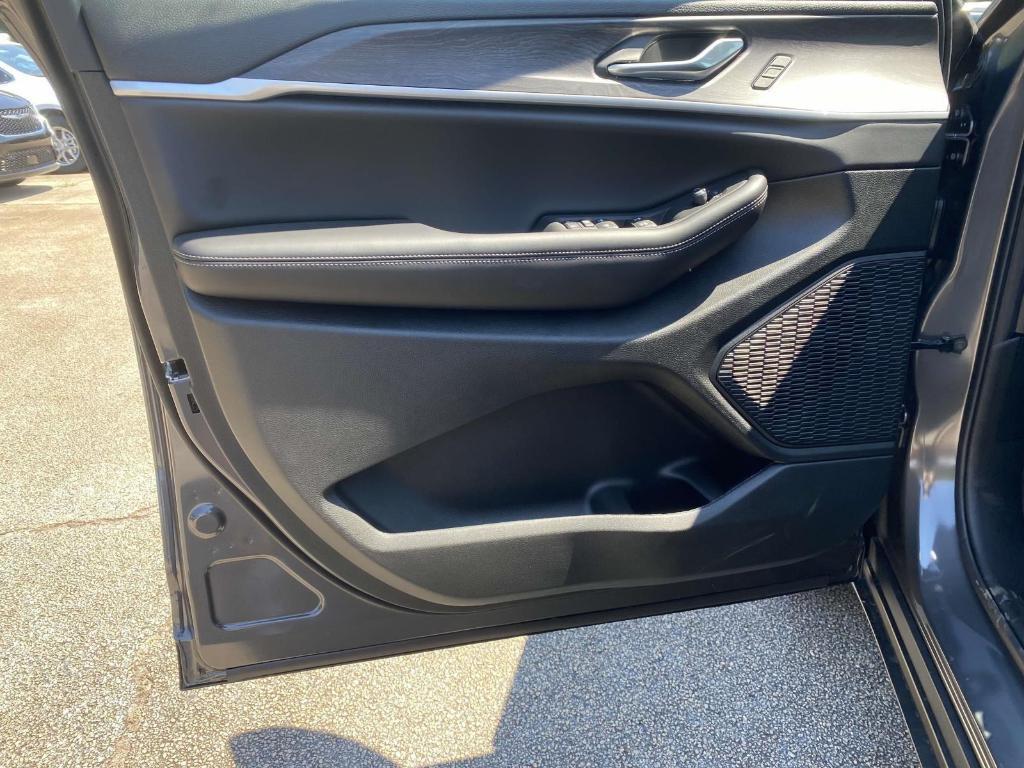 new 2025 Jeep Grand Cherokee car, priced at $45,515