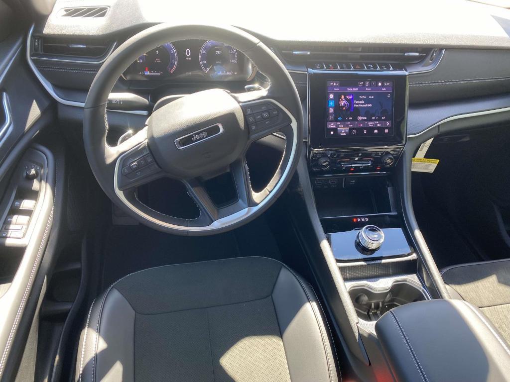 new 2025 Jeep Grand Cherokee car, priced at $42,132