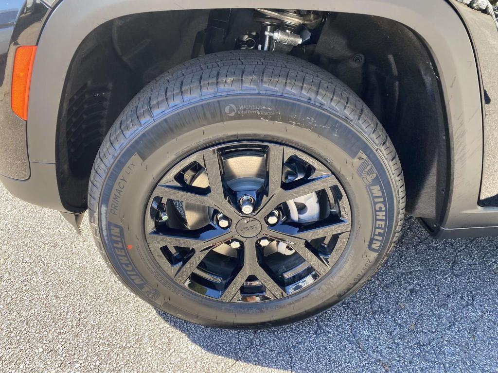 new 2025 Jeep Grand Cherokee car, priced at $42,132