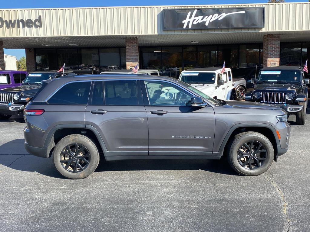 used 2022 Jeep Grand Cherokee car, priced at $29,588