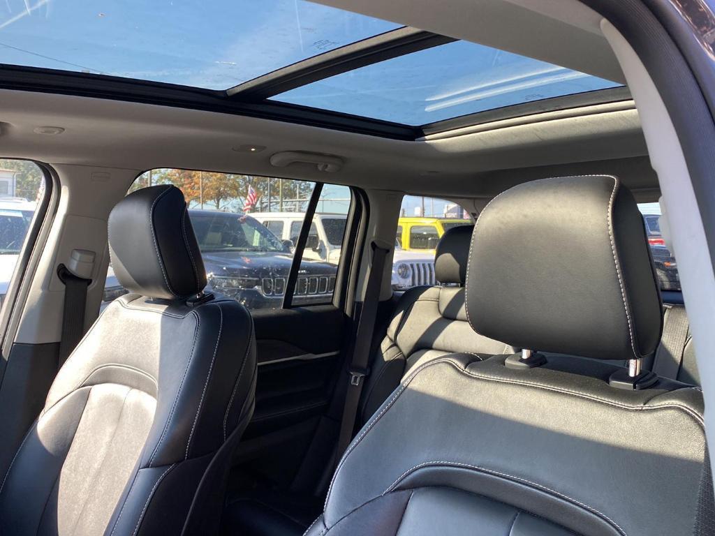 used 2022 Jeep Grand Cherokee car, priced at $29,588