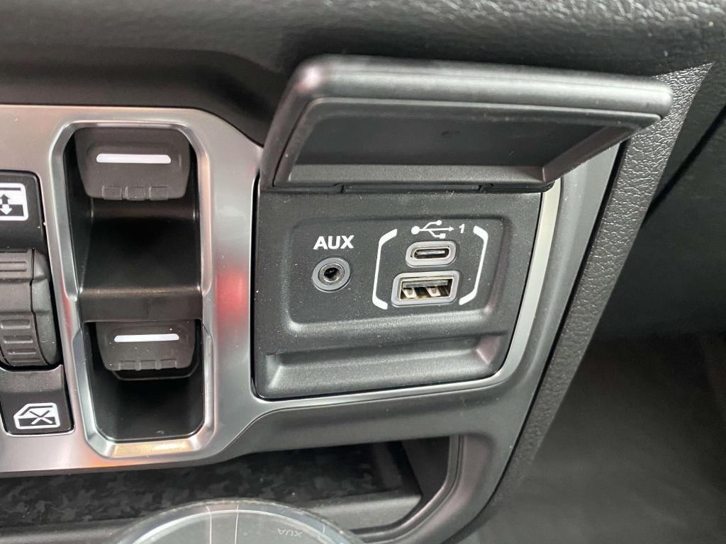 new 2025 Jeep Wrangler car, priced at $40,943