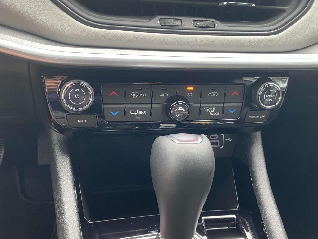 new 2025 Jeep Compass car, priced at $30,435