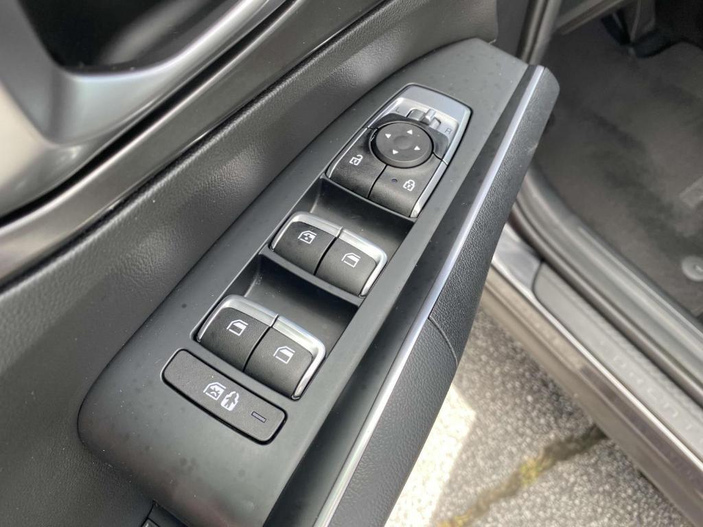 used 2023 Kia Sorento Hybrid car, priced at $27,800