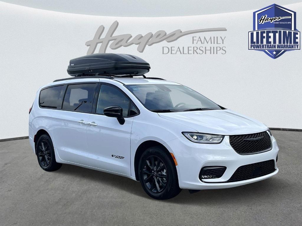 new 2025 Chrysler Pacifica car, priced at $40,897