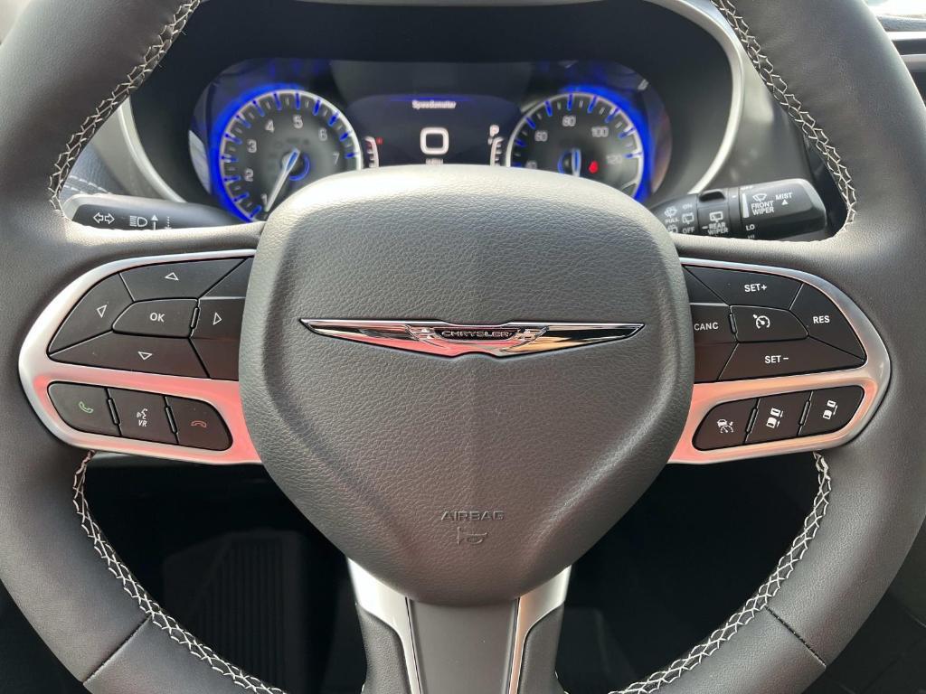 new 2025 Chrysler Pacifica car, priced at $40,897