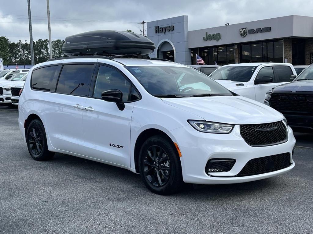 new 2025 Chrysler Pacifica car, priced at $40,897