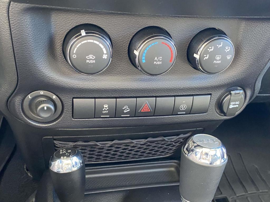 used 2015 Jeep Wrangler Unlimited car, priced at $24,977