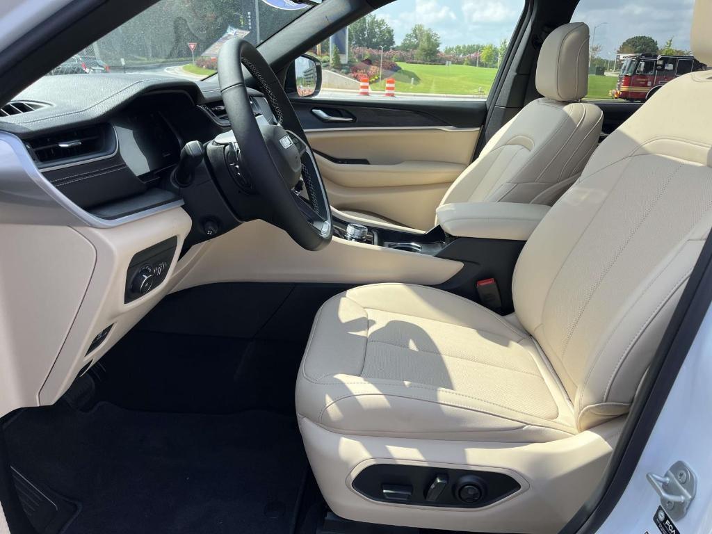 new 2025 Jeep Grand Cherokee L car, priced at $48,989