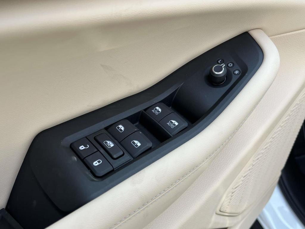 new 2025 Jeep Grand Cherokee L car, priced at $48,989