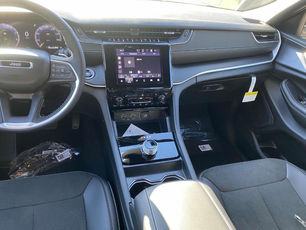 new 2025 Jeep Grand Cherokee L car, priced at $41,628