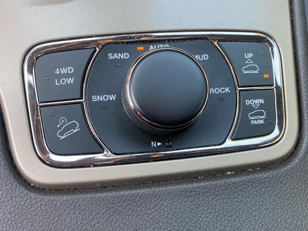 used 2014 Jeep Grand Cherokee car, priced at $16,484