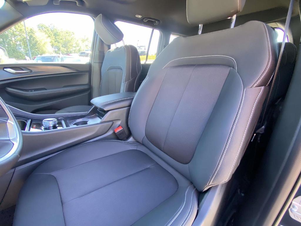 new 2025 Jeep Grand Cherokee car, priced at $34,268