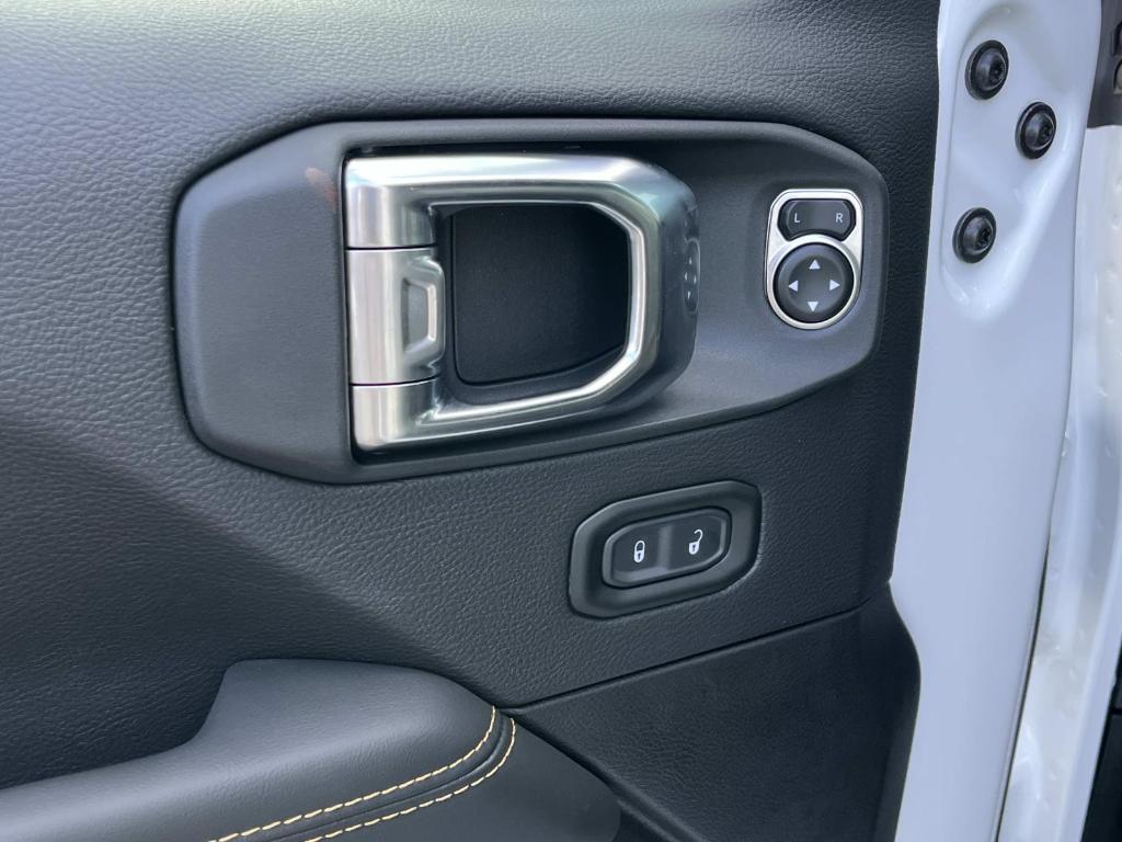 new 2025 Jeep Wrangler car, priced at $50,897