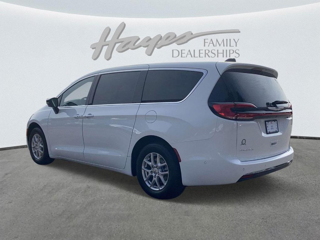 new 2025 Chrysler Pacifica car, priced at $41,118