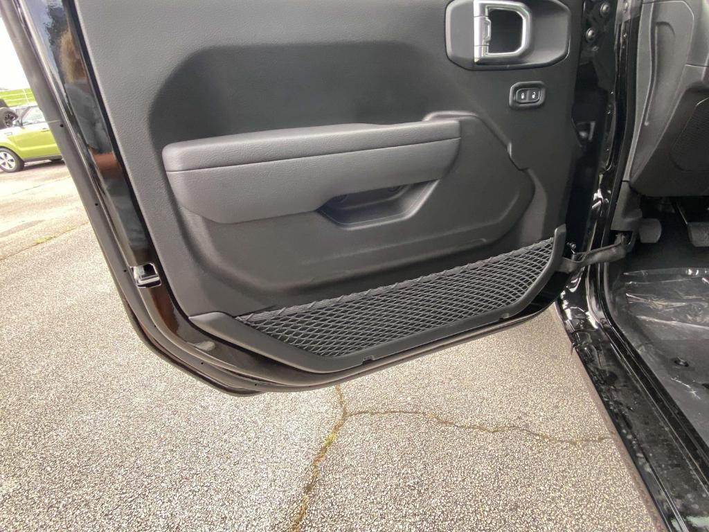 new 2025 Jeep Wrangler car, priced at $31,748