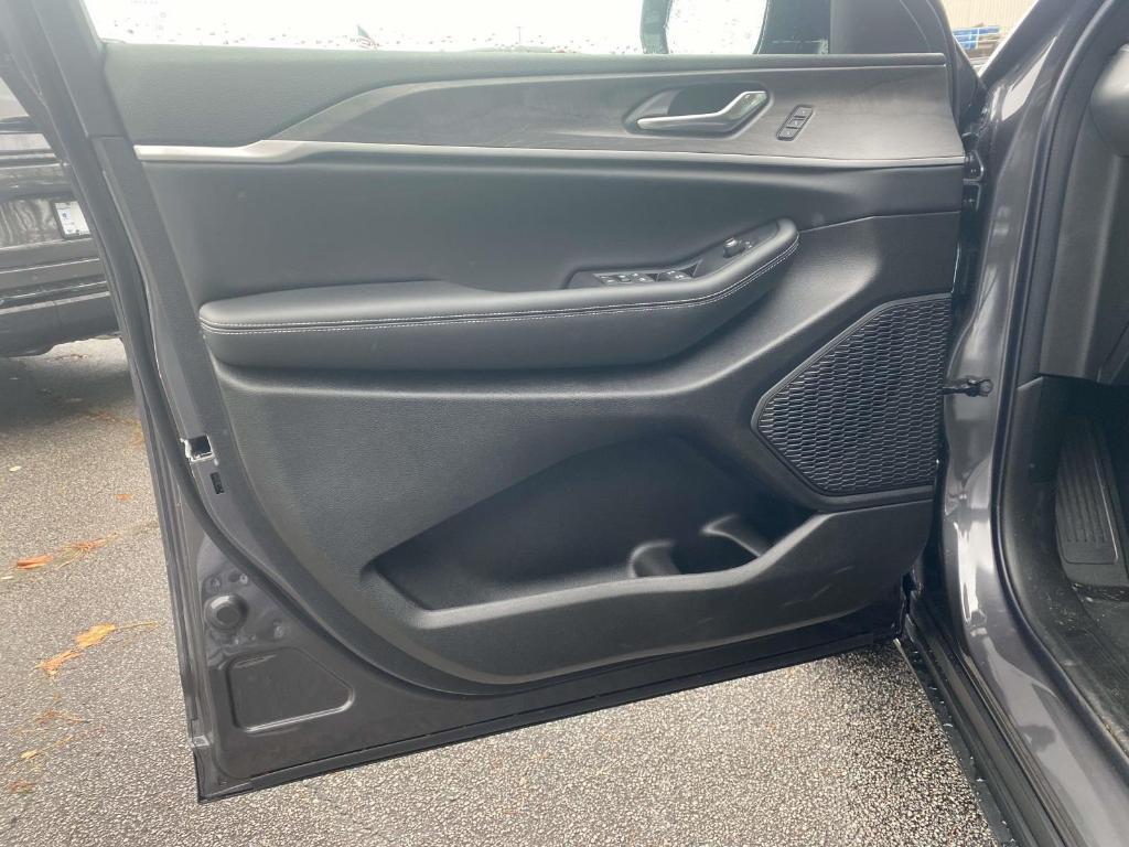 new 2025 Jeep Grand Cherokee L car, priced at $52,650