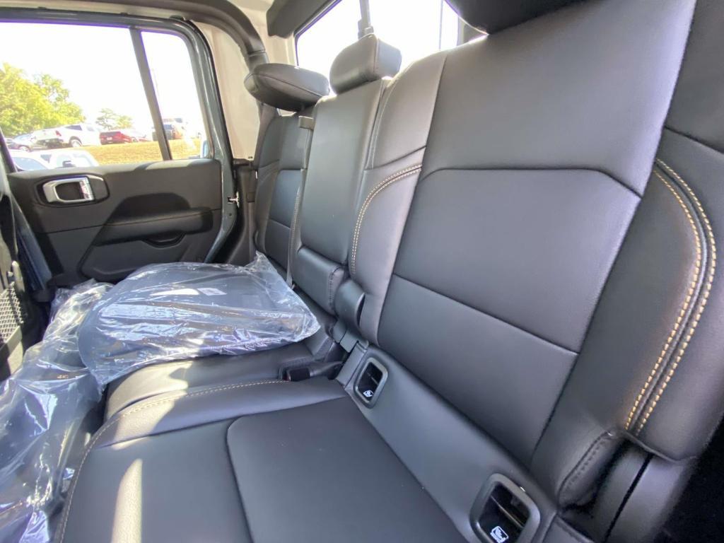 new 2025 Jeep Gladiator car, priced at $46,487