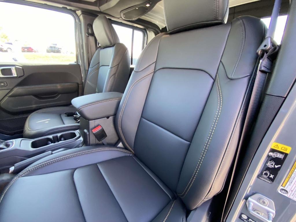 new 2025 Jeep Gladiator car, priced at $46,487