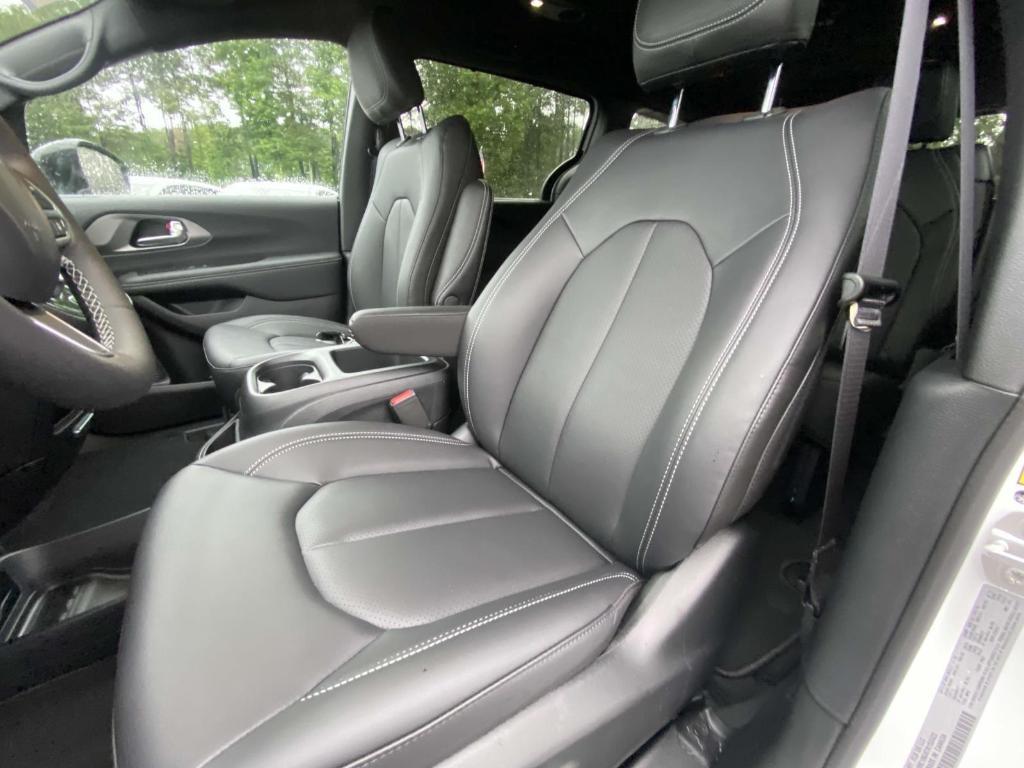 new 2026 Chrysler Pacifica car, priced at $40,975