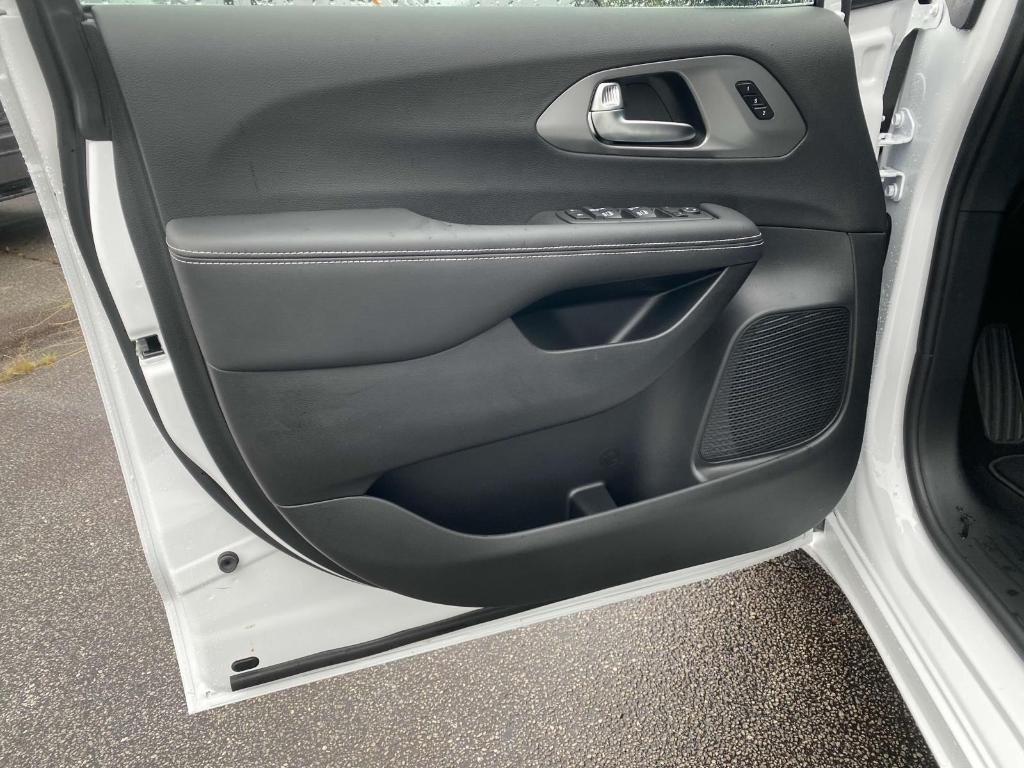 new 2026 Chrysler Pacifica car, priced at $40,975