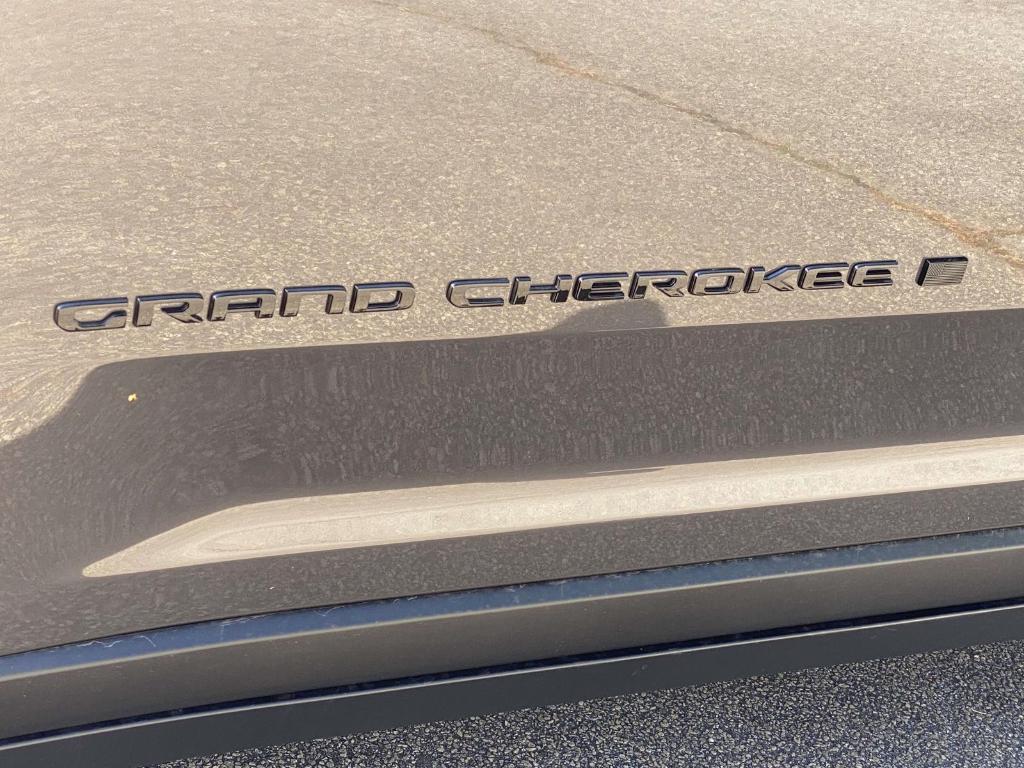 new 2025 Jeep Grand Cherokee car, priced at $45,704