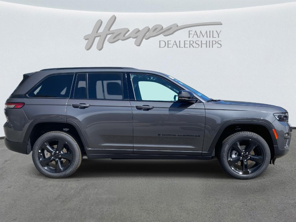 new 2025 Jeep Grand Cherokee car, priced at $45,704