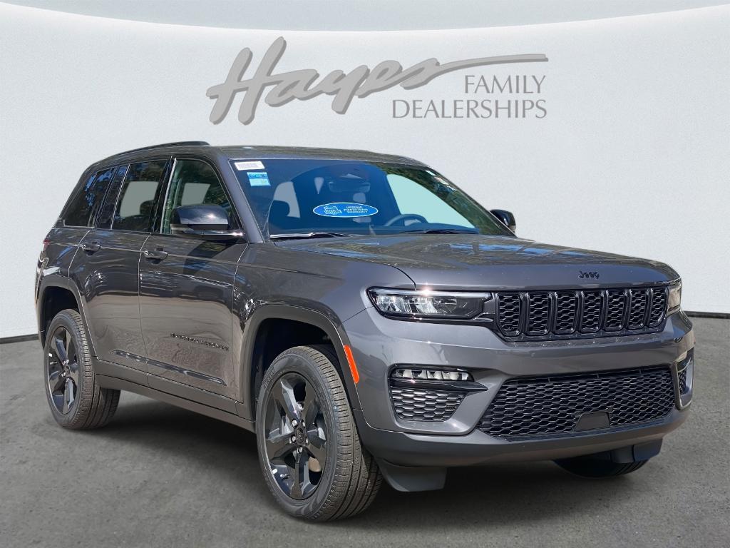 new 2025 Jeep Grand Cherokee car, priced at $45,704