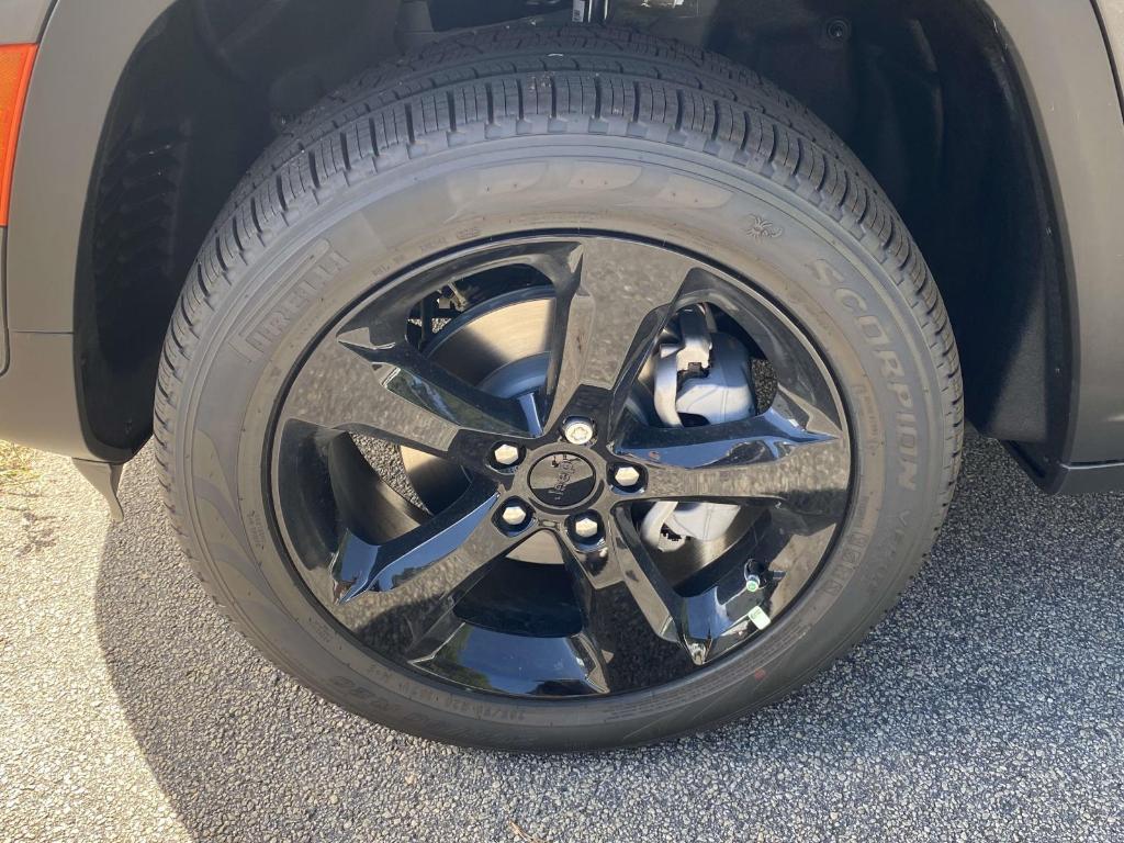 new 2025 Jeep Grand Cherokee car, priced at $45,704