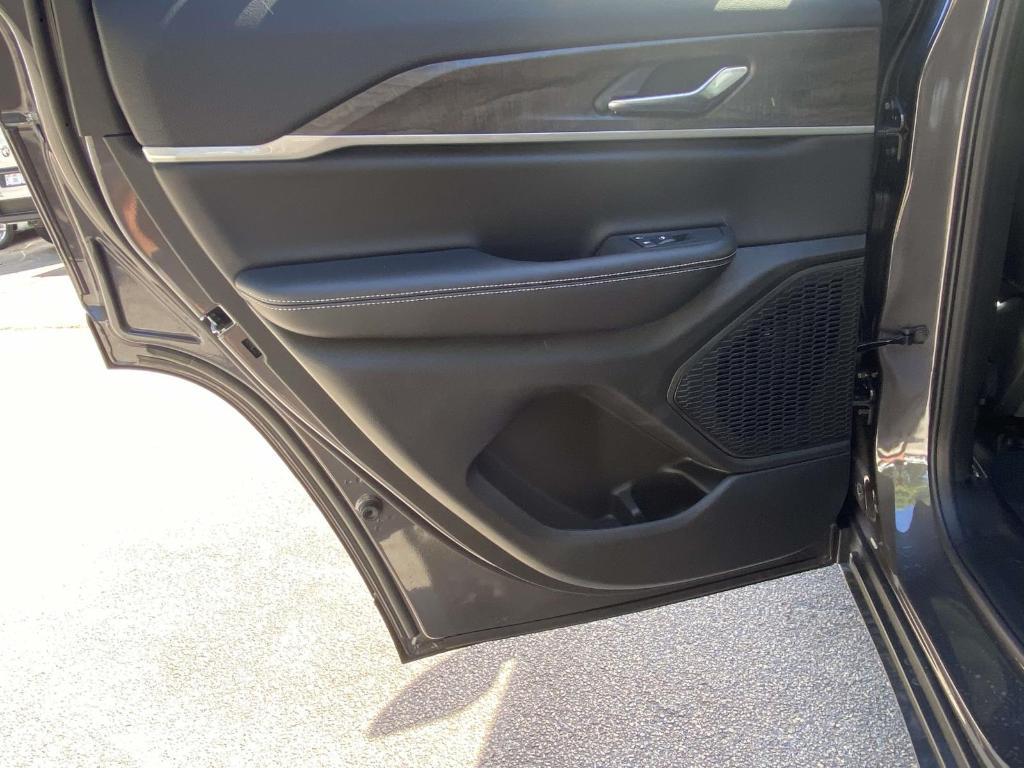 new 2025 Jeep Grand Cherokee car, priced at $45,704