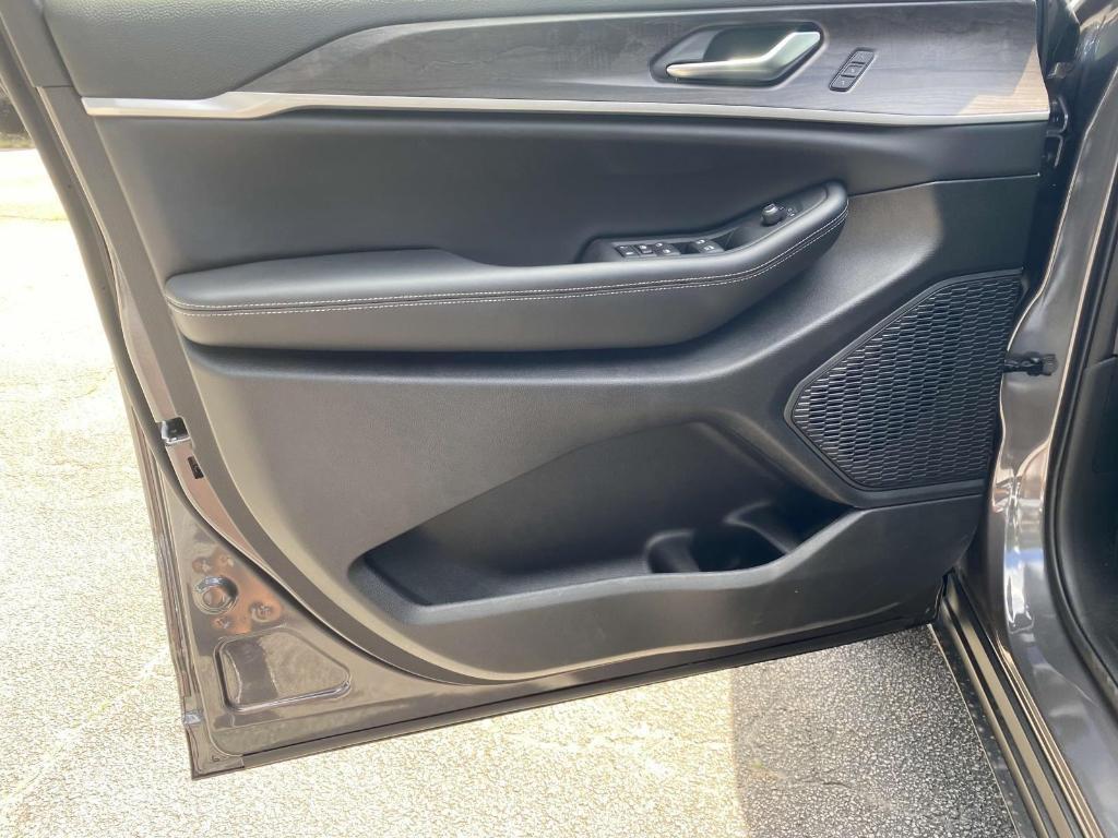 new 2025 Jeep Grand Cherokee L car, priced at $40,126