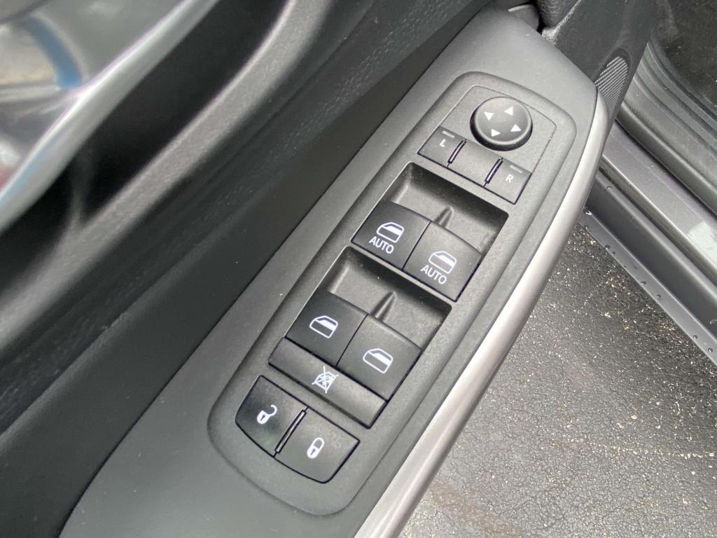 used 2022 Jeep Cherokee car, priced at $23,999