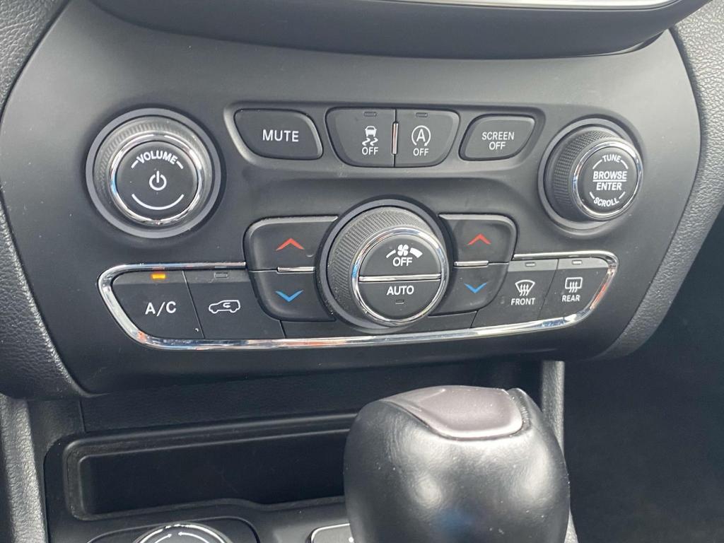 used 2022 Jeep Cherokee car, priced at $23,999