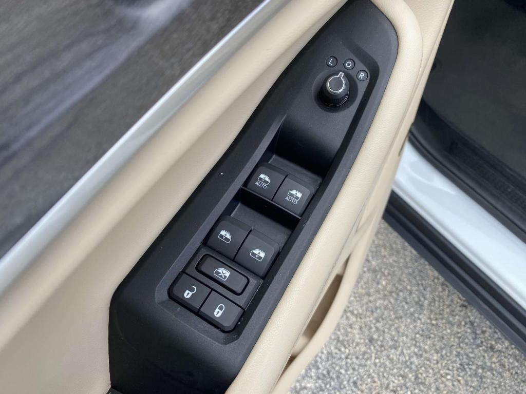used 2022 Jeep Grand Cherokee L car, priced at $32,400