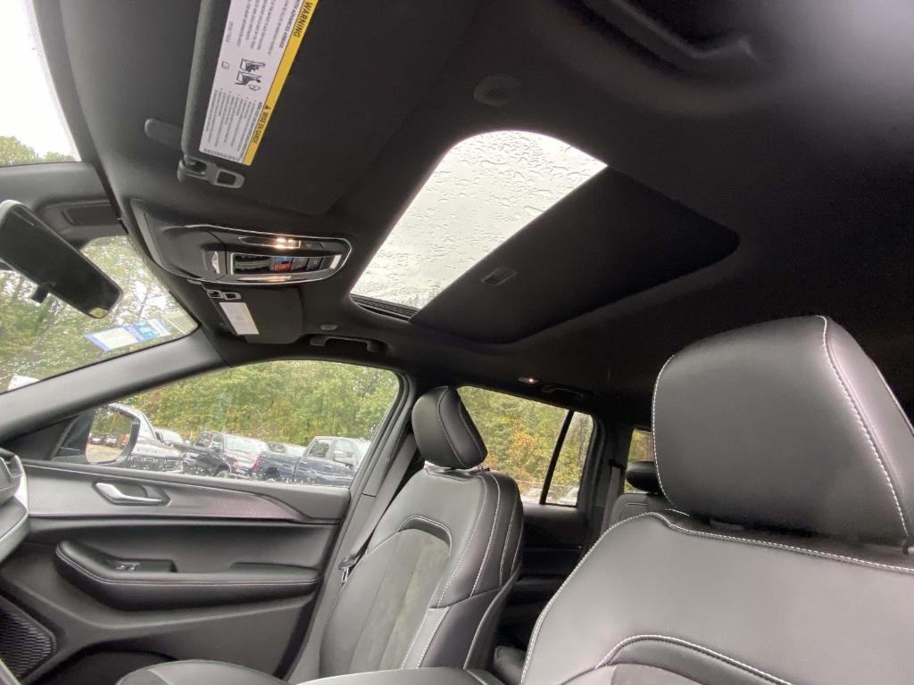 new 2025 Jeep Grand Cherokee car, priced at $43,076