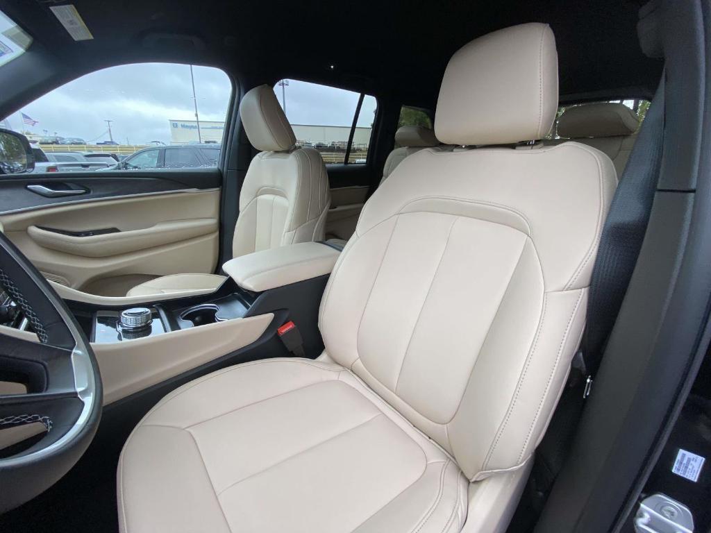 new 2025 Jeep Grand Cherokee car, priced at $41,291