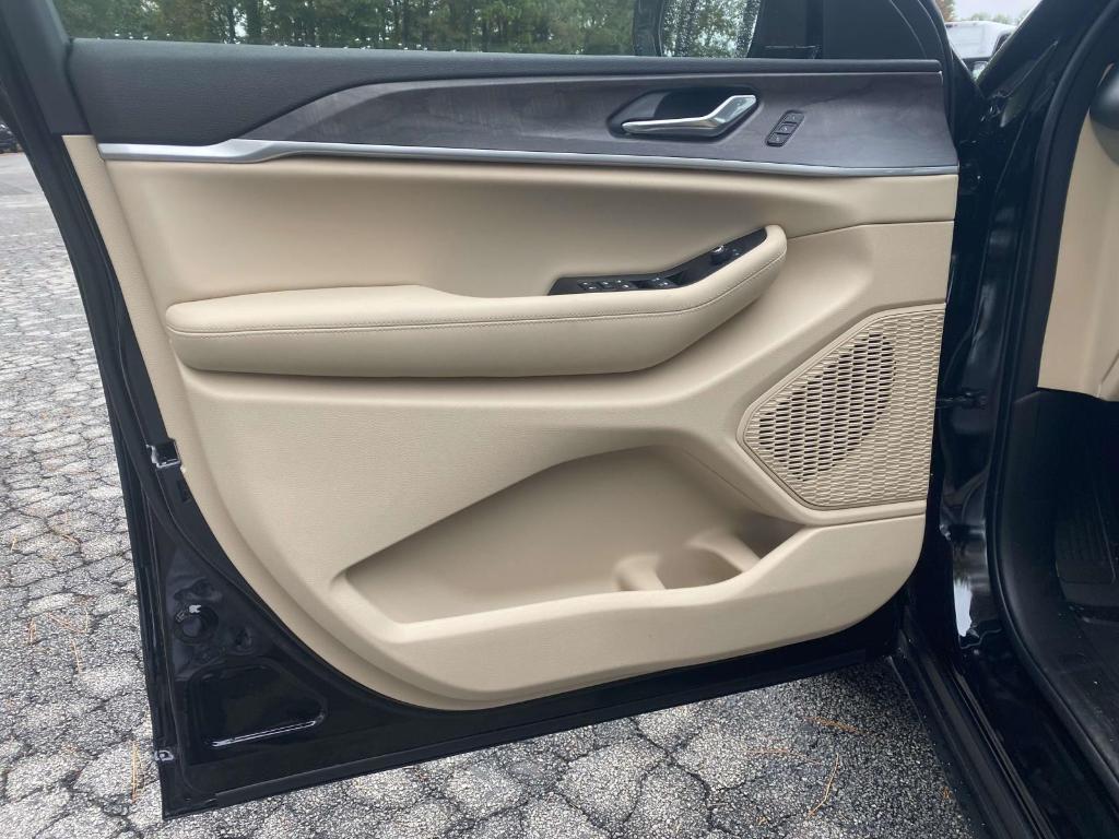 new 2025 Jeep Grand Cherokee car, priced at $41,291