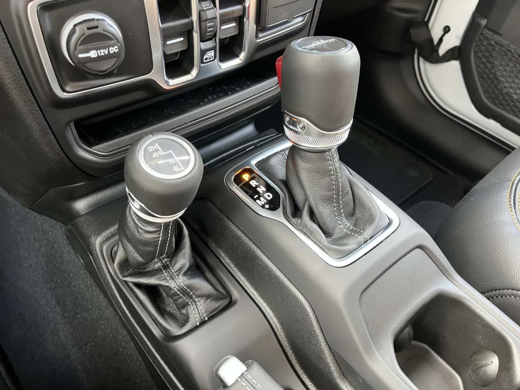 new 2025 Jeep Gladiator car, priced at $44,233