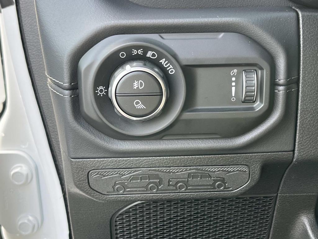 new 2025 Jeep Gladiator car, priced at $44,233