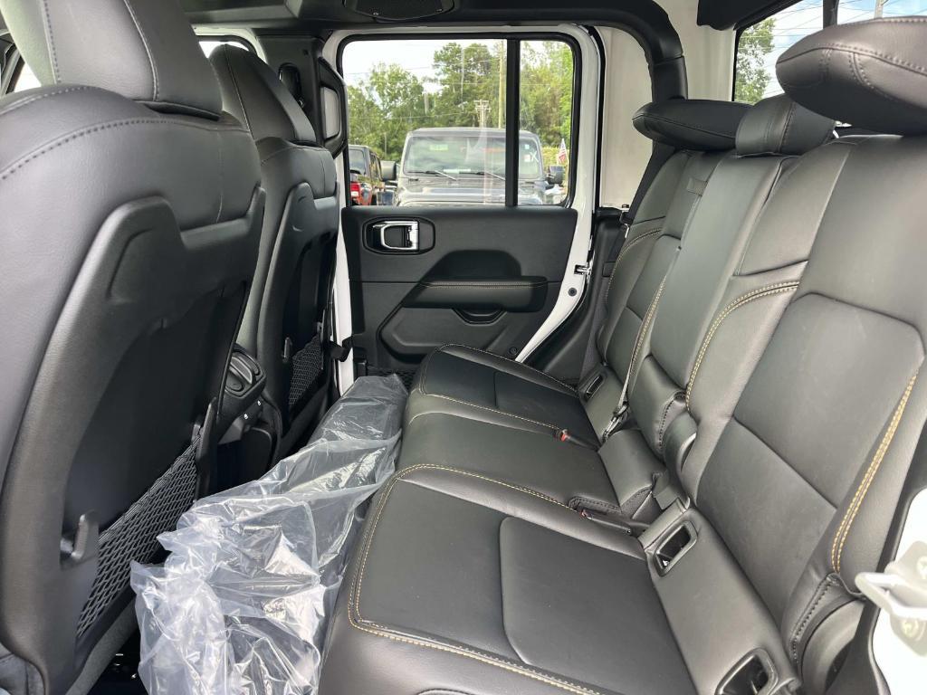 new 2025 Jeep Gladiator car, priced at $44,233