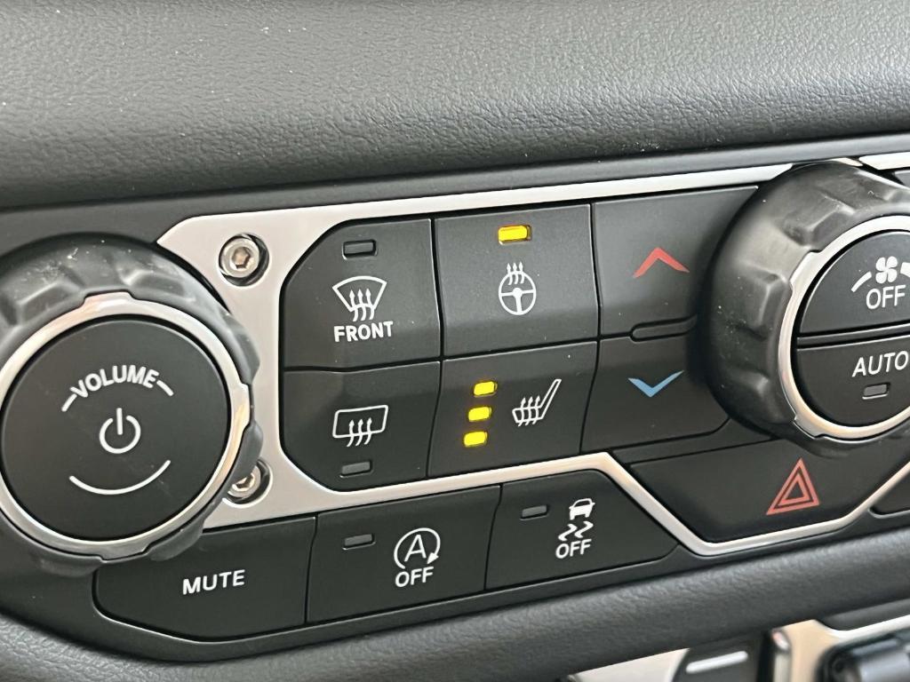 new 2025 Jeep Gladiator car, priced at $44,233