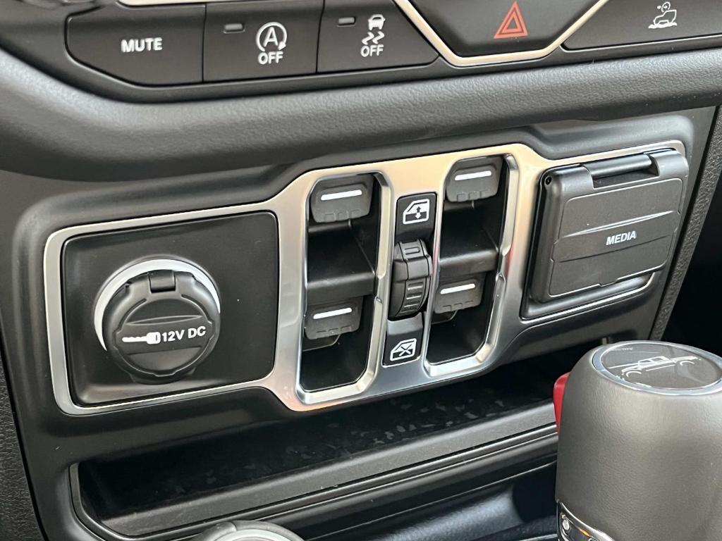 new 2025 Jeep Gladiator car, priced at $44,233