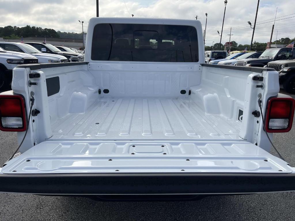 new 2025 Jeep Gladiator car, priced at $44,233