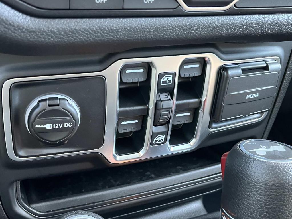 new 2025 Jeep Wrangler car, priced at $46,238